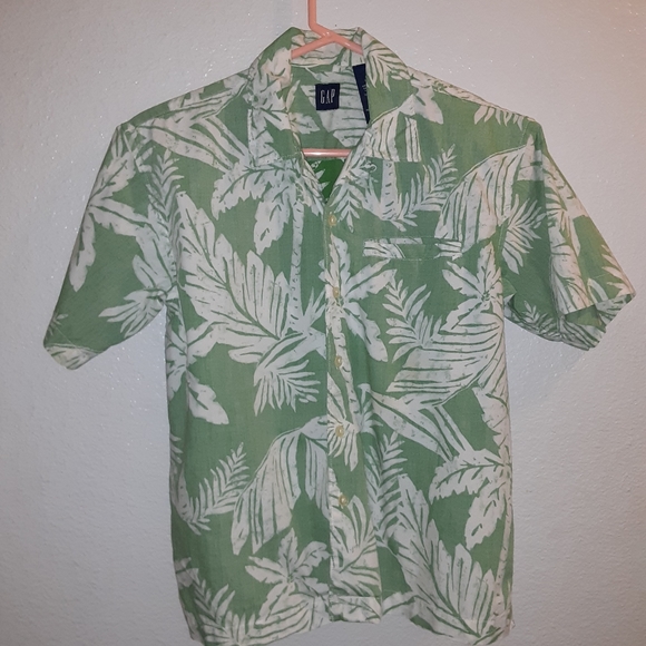 GAP Other - GAP green tropical button down shirt